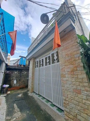 diện tích rộng , tiện ích xung quanh.