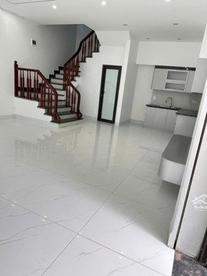 nhà 3 tầng mới phố an định phường cẩm thượng ,chính chủ bán nhanh vi trí đẹp giá 2 tỷ 3