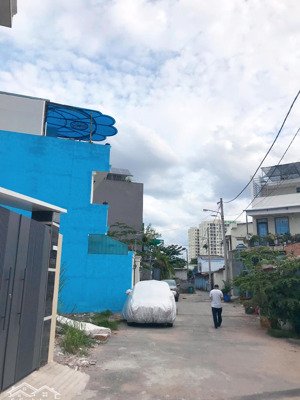 chính chủ cần bán gấp lô thổ cư, hẻm xe tải tránh, sát chợ đầu mối nông sản.