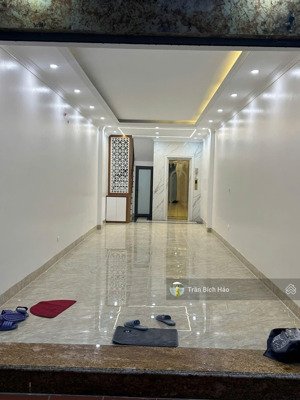 cầu giấy
thang máy - 2 mặt thoáng - gần đhqg hà nội, hv báo chí, đh ngoại ngữ - tiện ích bạt ngàn