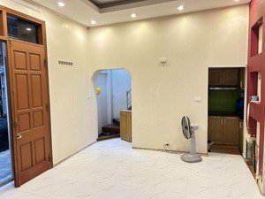 nhà cho thuê phố hoa lâm - khu việt hưng - đầy đủ nội thất - cách 1 nhà ra phố