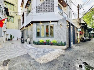 nhà đẹp góc hai mặt thoáng gần chợ dt 7x8m nhà mới 100% full nội thất