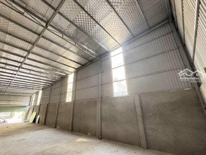 cho thuê mb làm kho//cửa hàng ngõ 199 hồ tùng mậu. dt 220m. mt 8m. trần cao 8m. 27tr, 