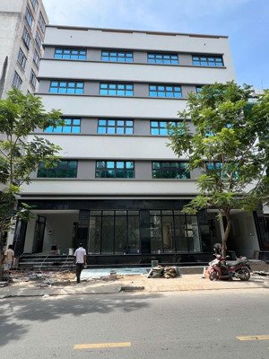 gía chỉ 120tr cho thuê tòa nhà văn phòng mới xây ngay trung tâm quận 10. kế bên sư vạn hạnh 14x10m