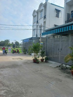 cho thuê nhà nguyên căn quận 12 gần cầu dừa nhà mới 100% lh 