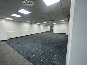 nguyễn du 120m2 giá chỉ 31triệu mặt tiền full kính có hầm để xe