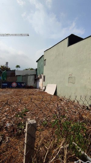 đất rộng, ngang lớn 5m, xây nhà theo ý thích