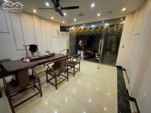 Cho thuê nhà khu phân lô Văn Cao, 5 phòng ngủ full nội thất.