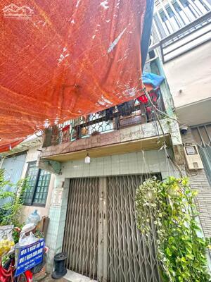 Kẹt tiền cần bán gấp nhà 1 lầu hẻm 150 Huỳnh Tấn Phát, Quận 7