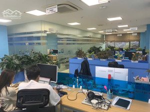 cho thuê vp 170m2 ngay ngã tư vạn phúc - tố hữu full nội thất văn phòng