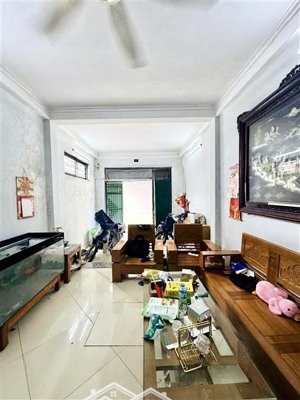 cả lo.ng bi.ên còn x,ót lại căn nhà 3,5 tầng tại b.át kh.ối