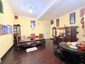 siêu phẩm hot trung tâm đống đa diện tích 180m2, 10m ra đường lớn có sổ đỏ chính chủ