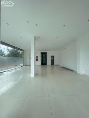 Cho thuê mặt bằng đường mai hắc đế đà nẵng 2 mặt tiền vị trí chợ đêm cầu rồng