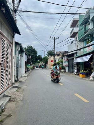 mặt tiền nam hoà ngay metro_tặng full nội thất_120m2 giá 10tỷ _phước long a