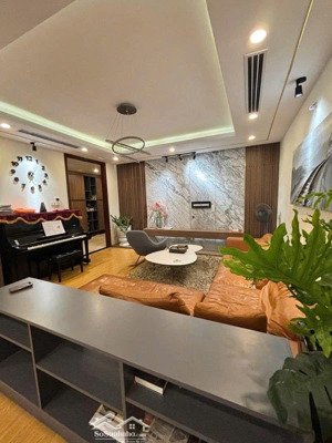 nhà lô góc minh khai, thông hai mặt ra ô tô tránh, ngõ rộng, kcbt, 42m2, 6 tỷ 8