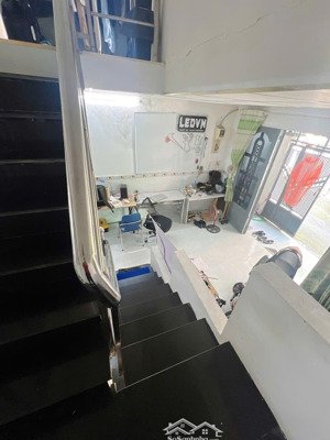 bán nhà 2 tầng hẻm ôtô thông _ 40m2_2pn_2wc đường 106 ( man thiện ). giá 3.6 tỷ_ chạm là chốt.