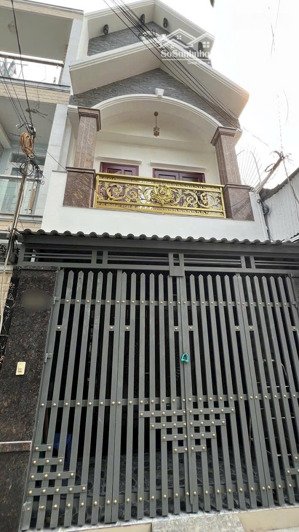 nhà 3 tầng - dt 4x14m - sổ đẹp không lộ giới - giá chưa tới 6 tỏi - hẻm xe tải tránh nhau - gần aeo