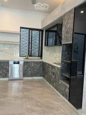 nhà đẹp 3 tầng - ngang hơn 5m - mặt tiền bình trị đông b - bình tân