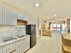 cho thuê căn hộ 1pn tách bếp cửa sổ thoáng, 40m2 - gần cầu kiệu, tân định hoàng sa quận 1