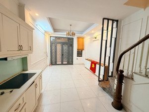 8,4 tỷ có nhà đẹp tại thuỵ khuê tây hồ sẵn ở luôn sổ đỏ chính chủ