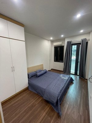 bán nhà ngõ 381 nguyễn khang, 5 tầng, có 9 tỷ. sát phố, trung tâm cầu giấy.