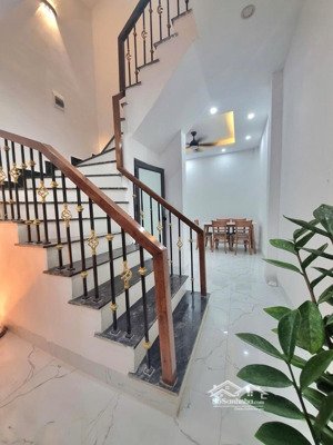 bán gấp nhà 34m2, kim giang, hoàng mai, chỉ 8,3 tỷ với 4 ngủ, 3wc.