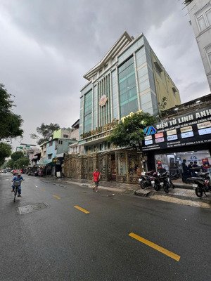 nhà sẵn dòng tiền cho thuê 360/ 1 năm. bán gấp định cư