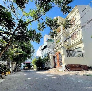 chủ chuyển đi nơi khác để lại nhà mặt tiền quận 2 với đầy đủ nội thất-sổ riêng=giá rẻ