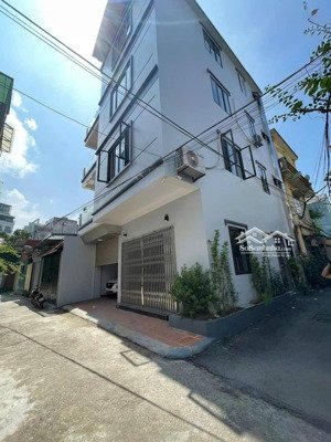 bán nhà phố trạm ô tô lô góc gần trường học 45mx5t 10.6 tỷ.