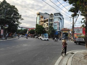 bán nhà mặt phố cao lỗ , ngã 4 kinh doanh