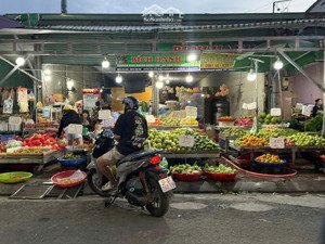 chính chủ gửi bán nhà mặt tiền chợ kinh doanh buôn bán, đang cho thuê tháng 40tr diện tích 10x30m