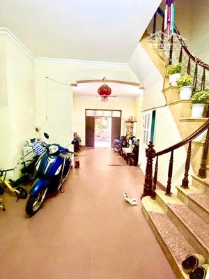 xấp xỉ 300tr/m có ngay nhà ngã tư phố huế, 76m2 mặt 5.1m nở hậu. ngõ kinh doanh, không mua thì tiếc