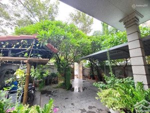 cần bán biệt thự biển mặt tiền võ thị sáu vũng tàu 300m2 - cách biển 300m - phù hợp xây khách sạn