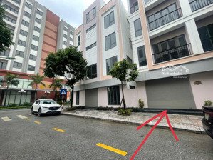 bán gấp siêu phẩm xẻ khe, 3 mặt thoáng, sẵn nhà 5 tầng gần chung cư t&t phố nối