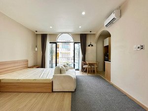 cho thuê căn hộ studio ban công lớn ngay lotte nguyễn văn lượng