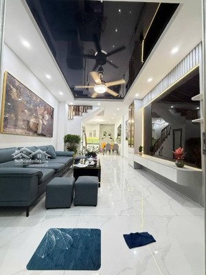 - bán nhà hoàng hoa thám, sát phố, 4 ngủ, full nội thất ở ngay 40m2 chỉ 8.95 tỷ.