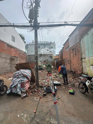 chính chủ bán 2 lô đất hẻm xe hơi tới nhà vị trí trung tâm ngay chợ vải