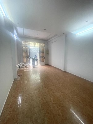 nhà trung tâm ngay ngã 5 cầu vượt quang trung 4x15m trệt 2 lầu 4pn 3wc đường 6m xe tải