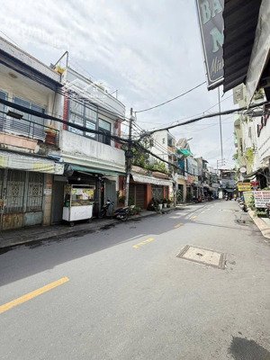 cho thuê nhà lê thị hồng . nguyên căn. nhà đúc 1 trệt 1 lầu. hẻm xe tải. buôn bán kinh tốt