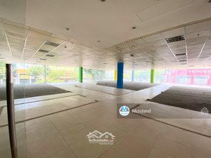 list văn phòng lớn 200m²- 250m² khu vực trung tâm. phù hợp công ty quy mô 3050 nhân sự