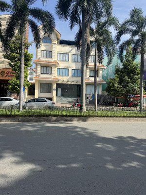 cho thuê văn phòng tại him lam kênh tẻ dt 1000m2 sử dụng giá 300tr/th