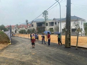 đất sổ đỏ 150m2 giá nhỉnh 4 tỷ đối diện đại học quốc gia, sát xanh villas gần nút giao metro 5