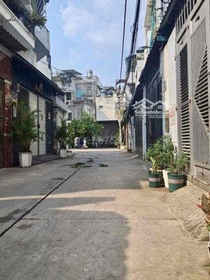 bán nhà 2 tầng full nội thất gần chung cư thạnh lộc, phường thạnh lộc,q12, dt 62m(4 x15,3). hẻm 7m