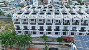 nhà phố liền kề đường trước nhà 9m. cách ql13 có 200m