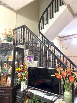 BÁN NHÀ 4 TẦNG TRUNG TÂM ĐÔNG ĐA, GẦN MẶT NGÕ Ô TÔ THÔNG HỒ BA MẪU.