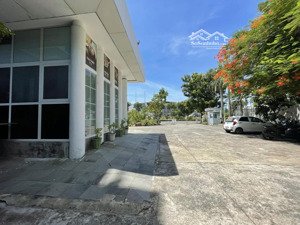 chính chủ cho thuê mặt bằng 500m2 mặt tiền - trung tâm biển sơn trà