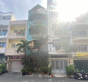 hẻm xe tải 1500 đường 3 tháng 2, q11-dt: 4x18m. kc: 5 tầng giá: 11.8 tỷ