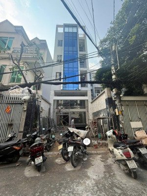 cho thuê tòa nhà văn phòng cộng hòa, tân bình. hầm 6 tầng, vị trí trung tâm giá 80tr/tháng