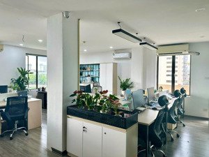 cần share hoặc nhượng lại văn phòng