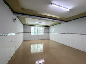 cho thuê nhà trệt lửng lầu kdc 586 gần chợ 4pn rộng giá 8tr/tháng